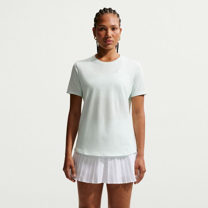 Sportswear Club Essentials